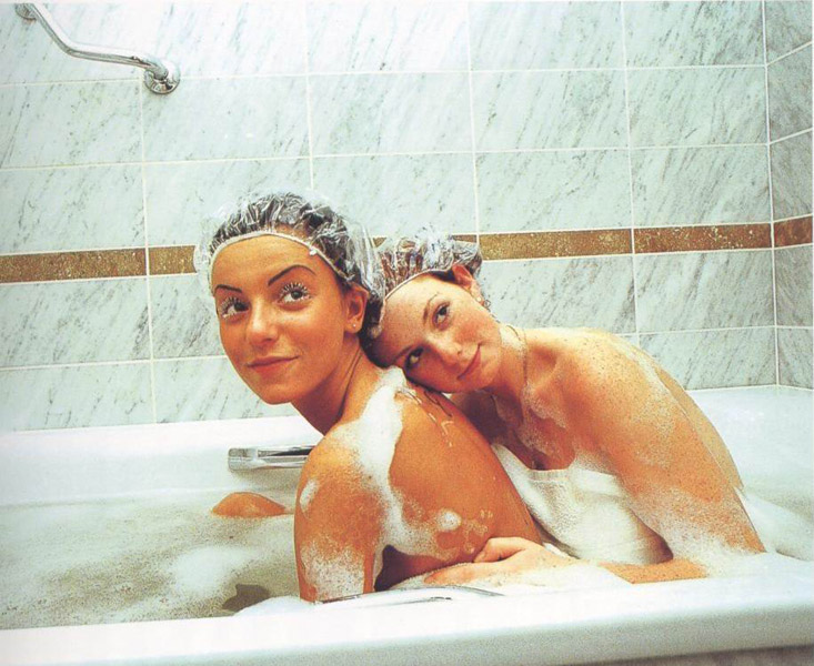 Лесбиянки в ванной - 20 фото
