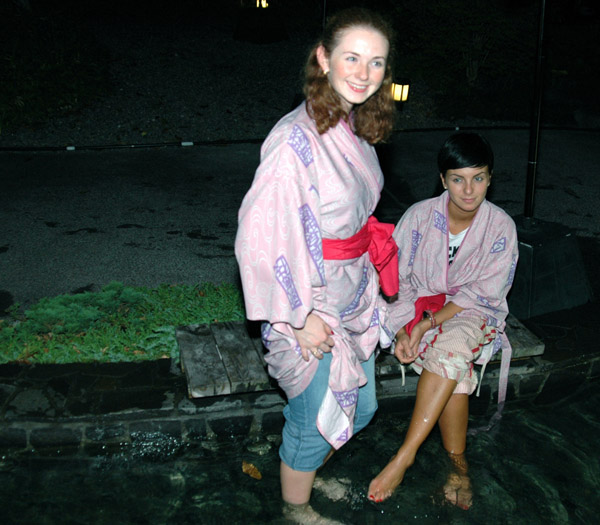 ТАТУ - Tatu Visits Odaiba Ooedo-Onsen-Monogatari Hot Springs in Tokyo 16.08.2006