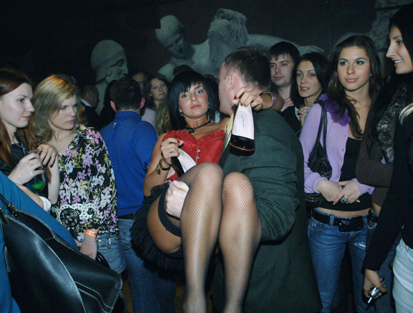 ТАТУ - Tatu Perform at Prado Cafe's Anniversary Party in Moscow 05.12.2006